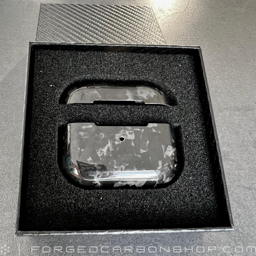 3 Gründe warum Du ein Forged Carbon AirPods Case brauchst!