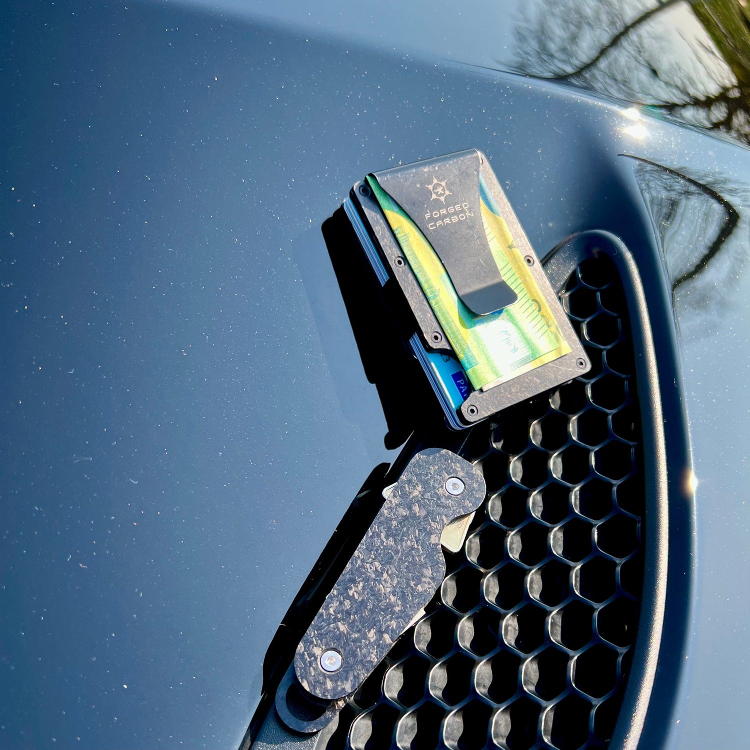 Forged Carbon Wallet und KeyCase auf Jeep SRT