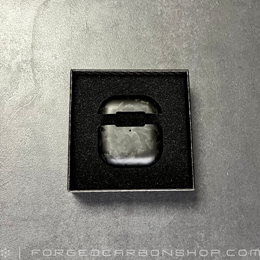 Forged Carbon AirPods 4 Case matt in Box